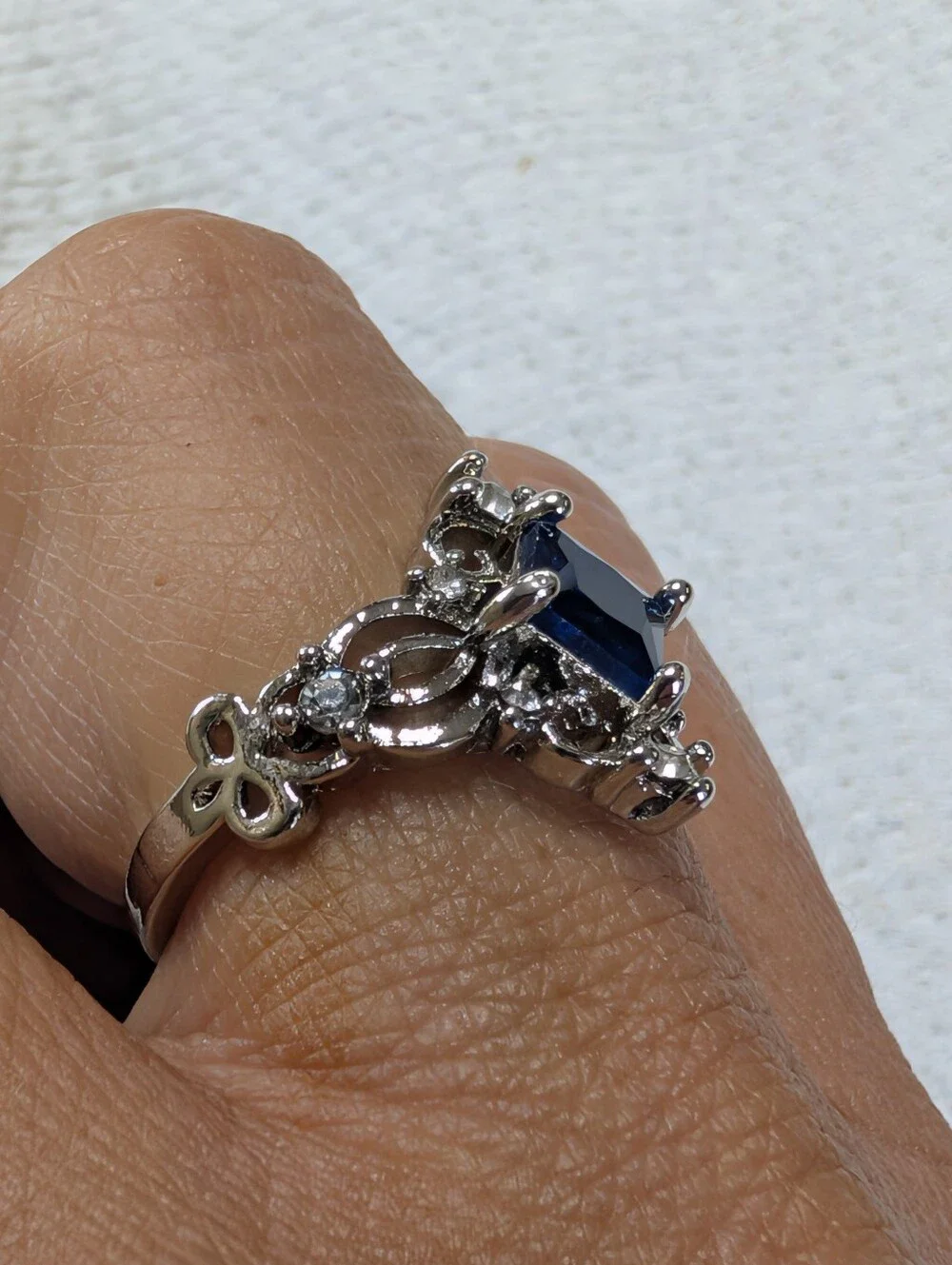 Beautiful Vintage Inspired Blue And White CZ Silver Size 8 Ring